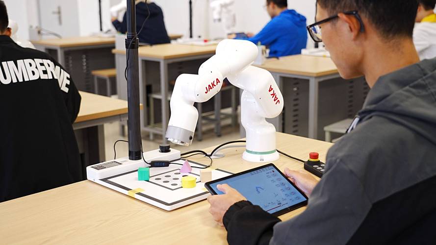 现代教育装备应用能力如何提升？-图2