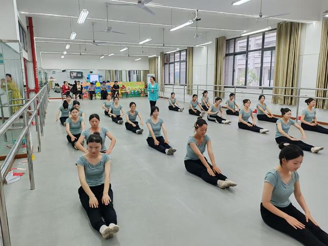 职高幼师舞蹈课如何提升教育实效？-图1